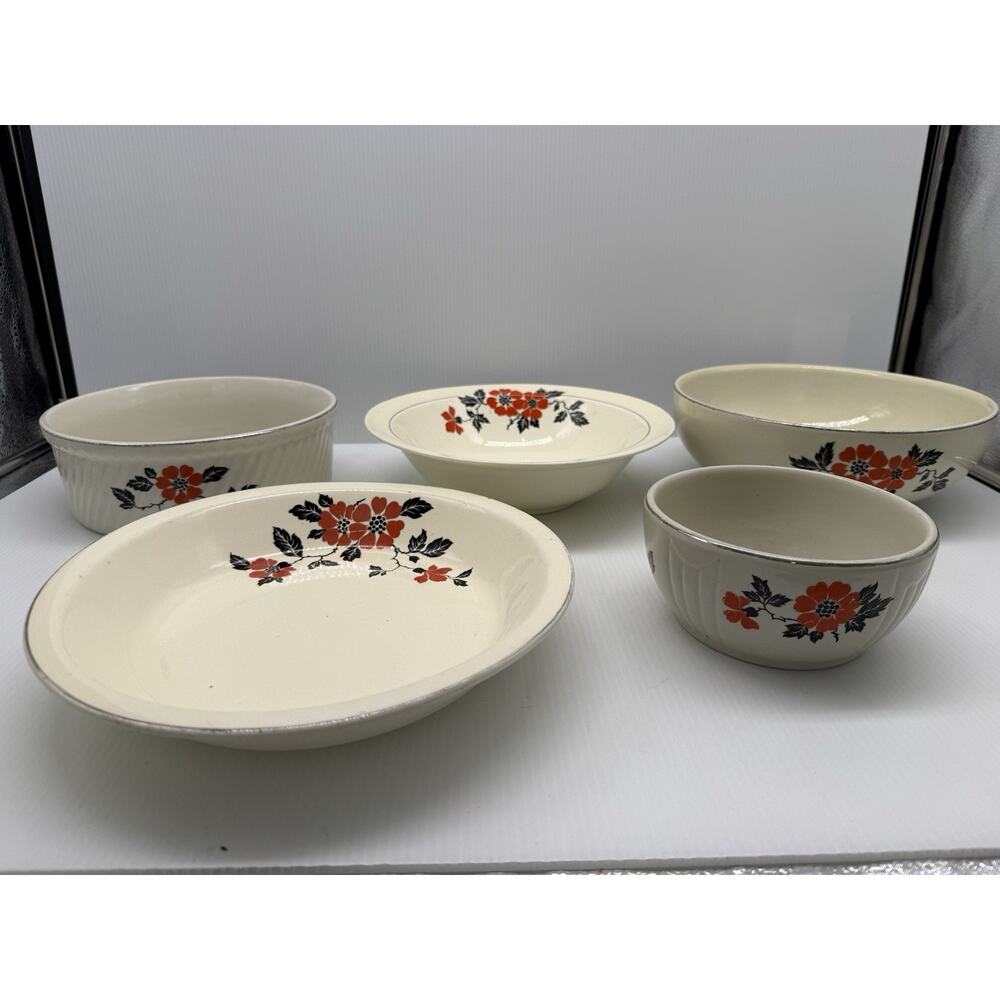 Vintage Hall Kitchenware Red Poppy Floral. Pie Plate, Casserole, 3 Serving Bowls